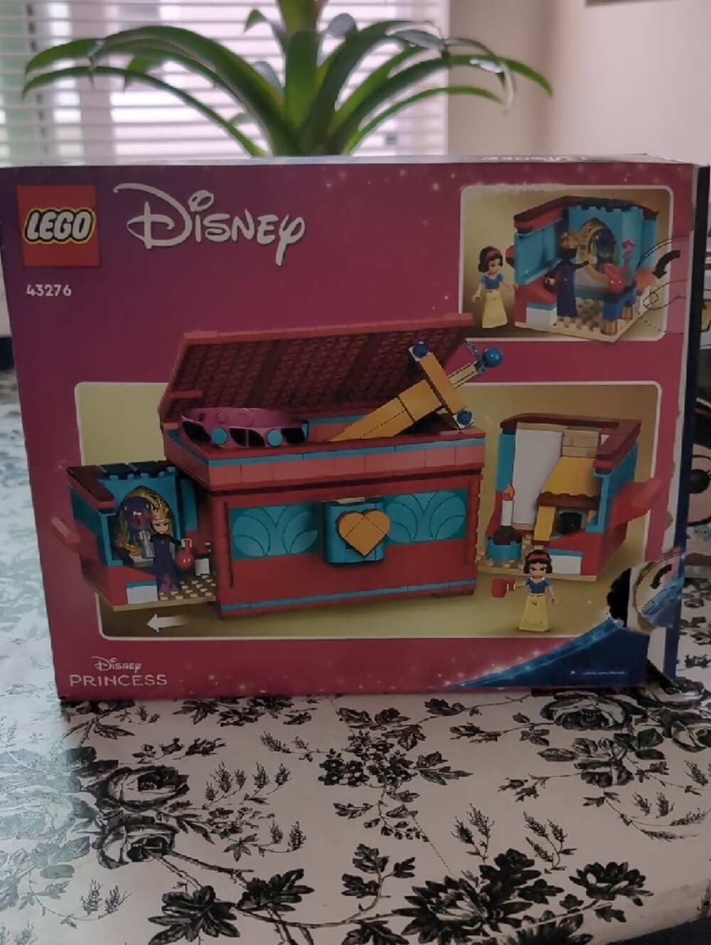 LEGO Disney Snow White Jewelry Box - Picture 3 of 4
